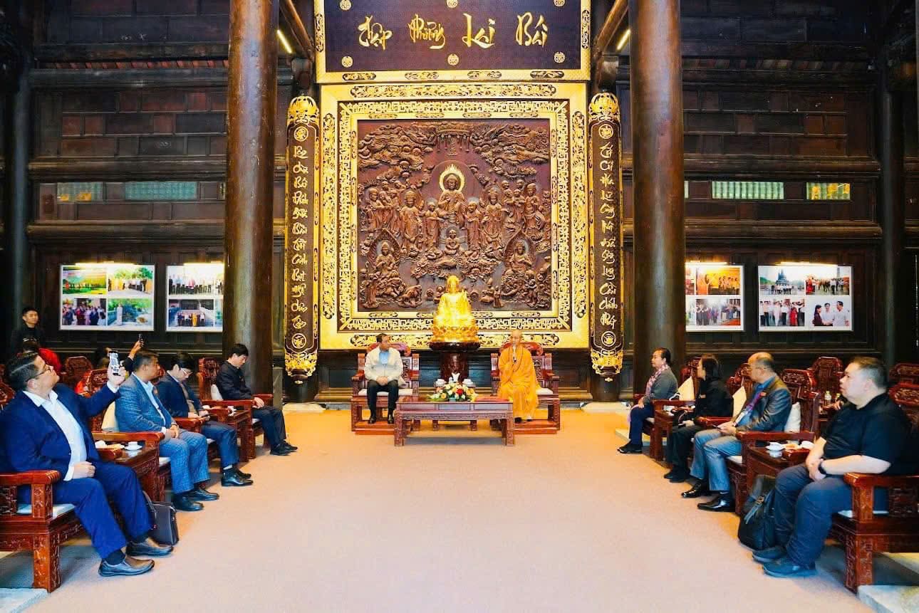 Đoàn Bộ trưởng Tiểu vùng sông Mekong tham quan và lễ Phật tại chùa Bái Đính